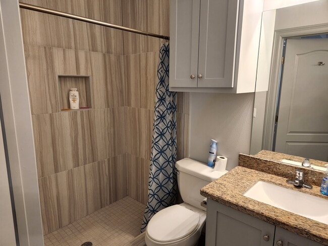 shower - 709 E 3rd St