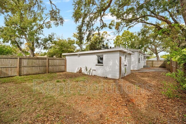 Building Photo - 725 35th St N