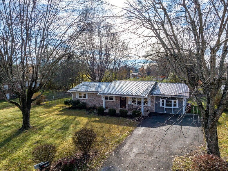Building Photo - 2707 Granbrook Dr