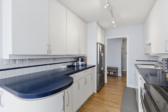 Building Photo - 5455 N Sheridan Rd