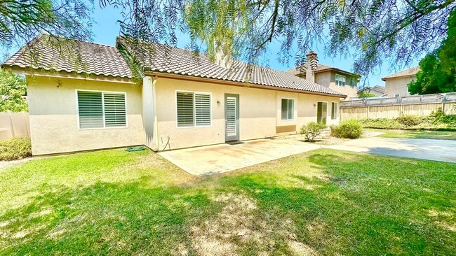 Building Photo - Fantastic Single-Story in the desirable an...