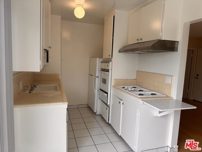Building Photo - 5411 S Centinela Ave
