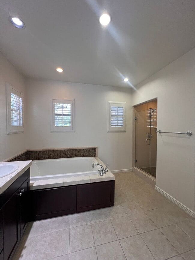 Building Photo - Portola Hills Beauty