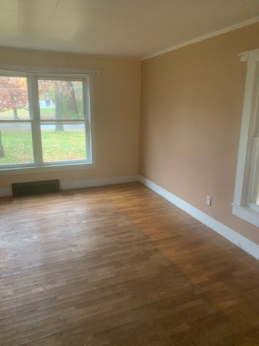 Building Photo - Large 3 bed 1 bath house in Grandville
