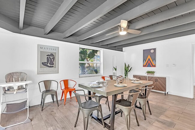 Building Photo - 1568 NE 35th St