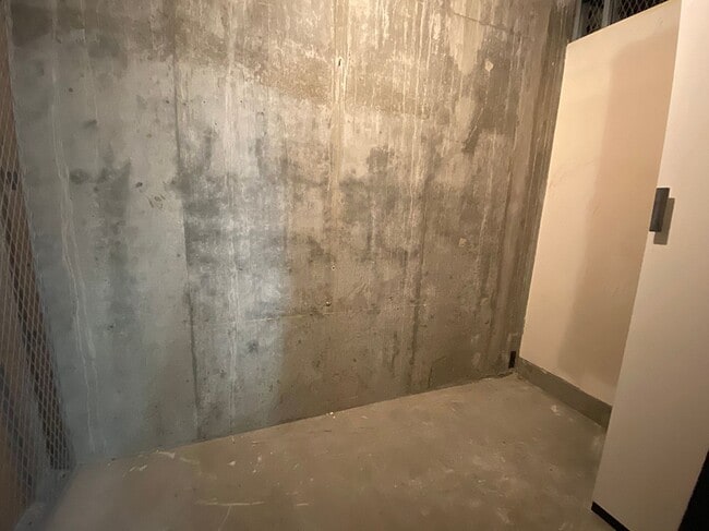 Building Photo - Fantastic 11th Floor Westerly Condo with C...