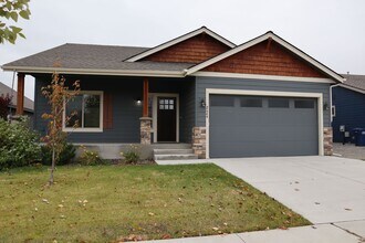 Building Photo - Prairie Falls Golf Course!