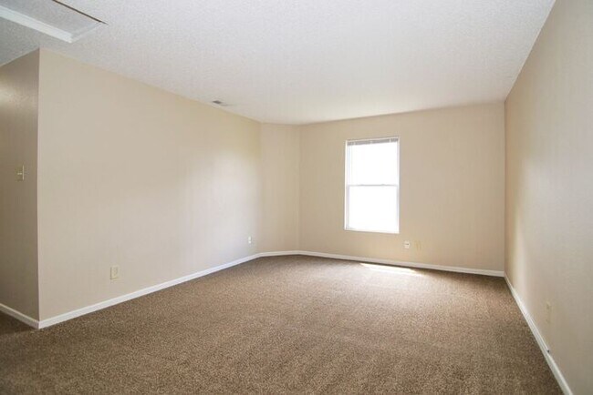 Building Photo - LOVELY 3 BEDROOM, 2.5 BATHROOM HOME IN DESIRABLE NOBLESVILLE!