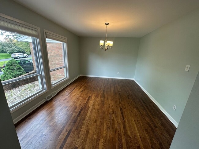 Building Photo - Fantastic Location!  Single-family house close to Upper Arlington and Riverside Hospital