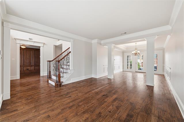 Building Photo - 715 Lakeway Dr