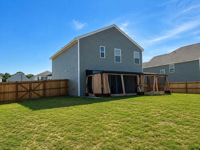 Building Photo - 144 Hornet Dr