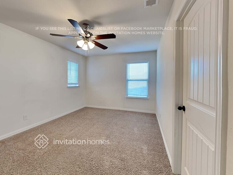 Building Photo - 1504 Smoke Signal Ln