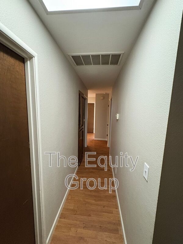 Building Photo - 294 E Julia Way