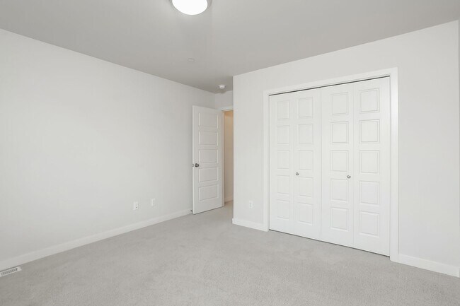 Building Photo - Spacious 5-Bedroom Home for Rent in Martha Lake – Lynnwood