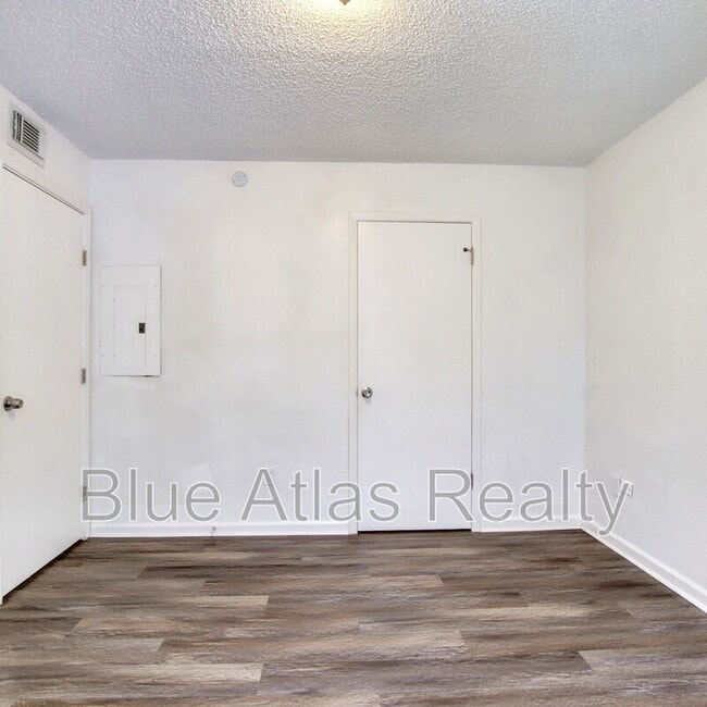 Building Photo - 4816 Wellesley Ave