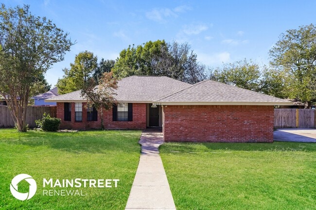 Building Photo - 1600 E Bankhead Dr