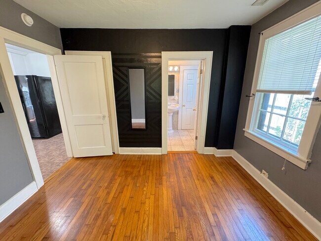 Building Photo - Charming Two-Bedroom Single Family Home with Detached Garage