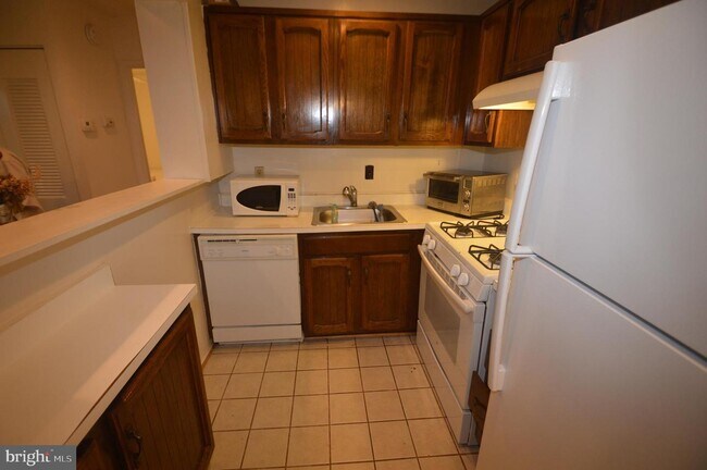 Building Photo - 160 Talbott St