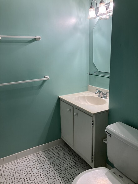 master bath - 1714 Park Ave