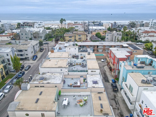Building Photo - 123 Galleon St