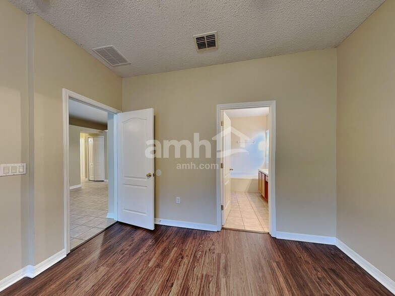 Building Photo - 9955 Shadow Creek Dr