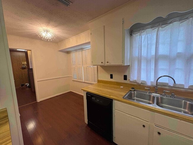 Building Photo - 712 Habersham Rd