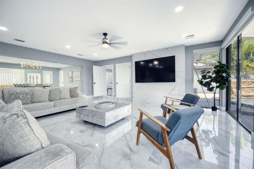 Building Photo - 1030 SW 14th Ter