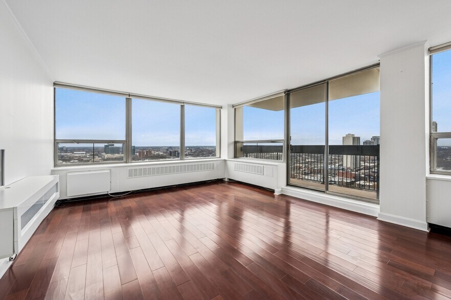 Building Photo - 1360 N Sandburg Ter