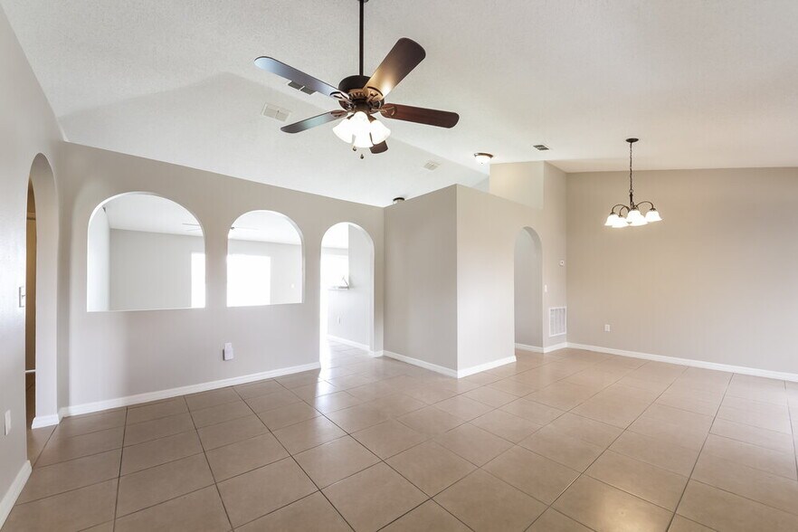 Building Photo - 330 Medina Ct