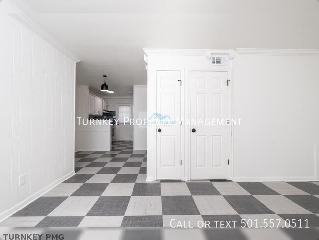 Building Photo - Great new Apartment in MacArthur Park Area...