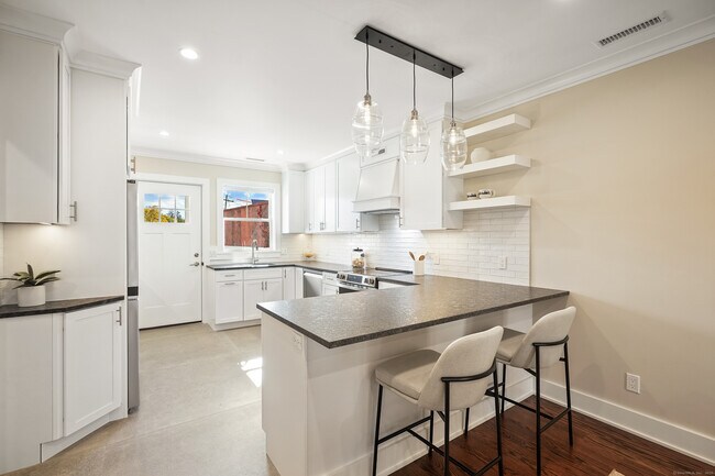 Building Photo - 31 East Ave