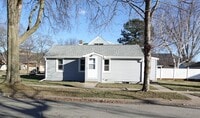 Building Photo - 3 Bed/ 1 bath house in a great location