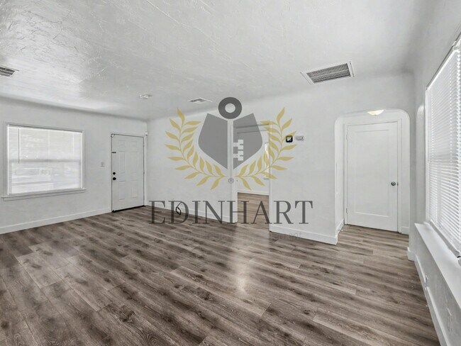 Building Photo - 3049 E McKinley Ave