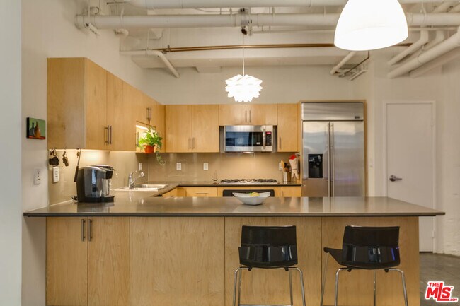 Building Photo - 1100 S Grand Ave