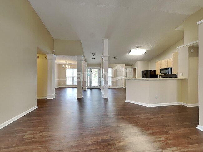 Building Photo - 6 Semmelrock Dr