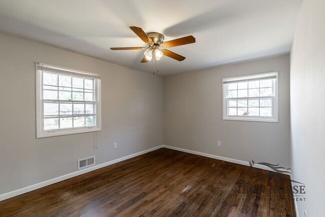 Building Photo - 190 Brentwood Dr