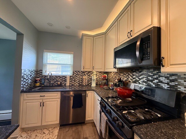 Building Photo - 202 Perry St