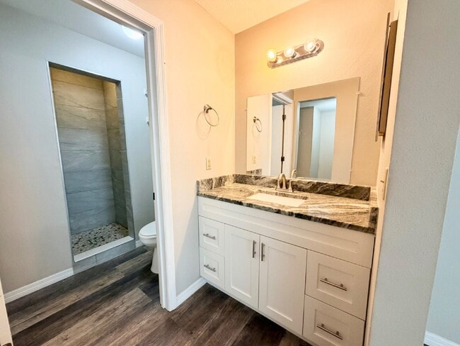 Building Photo - *** $500 OFF MOVE IN SPECIAL *** "Charming 3-Bed Condo with Scenic Views & Granite Finishes in Me...