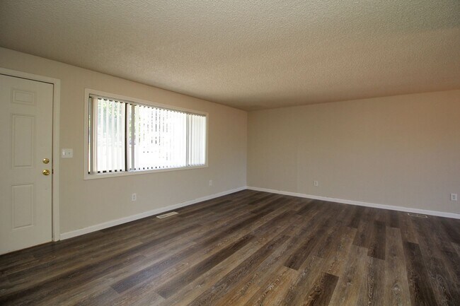 Building Photo - routd01