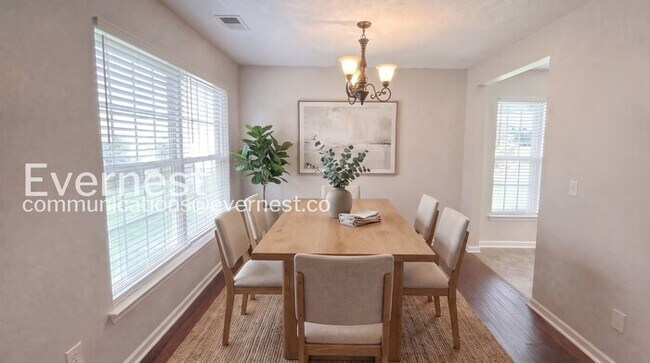 Building Photo - 3 Bed/2 Bath Home with Garage / Coming Soon!