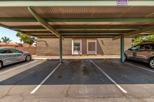 Building Photo - 601 N May