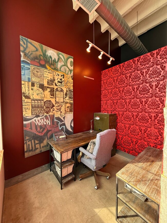 Building Photo - Fully Furnished!! Ready NOW! Sleek & Modern