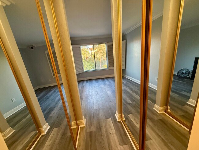 Building Photo - Spacious and Modern 2BR Condo in UTC, San Diego