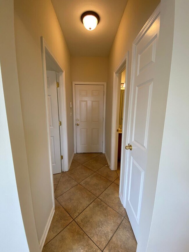 Building Photo - LARGE AND SPACIOUS HOME IN BARTLETT/ARLINGTON