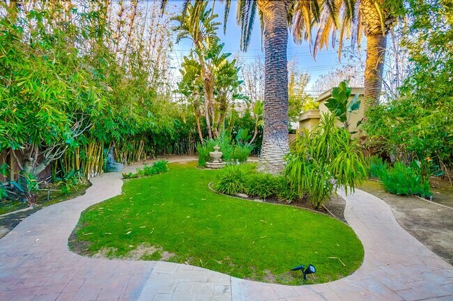 Building Photo - 3131 E Corto Pl