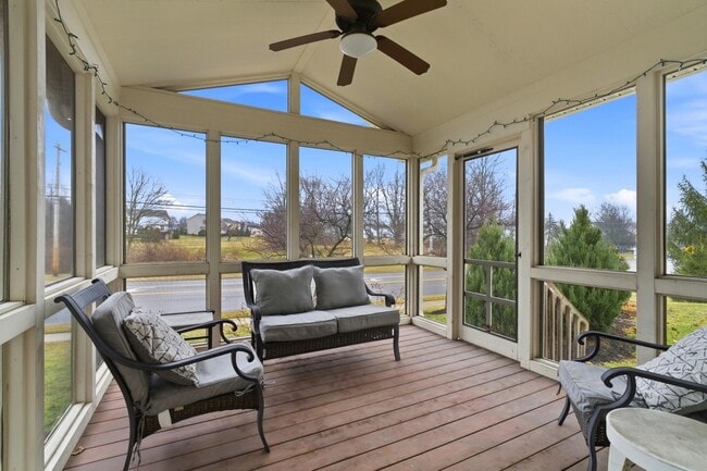 Building Photo - 986 Shaula Dr