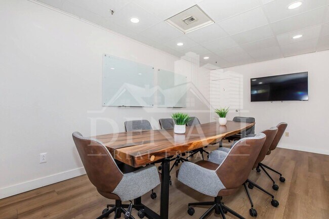 Building Photo - 425 W Paseo Redondo