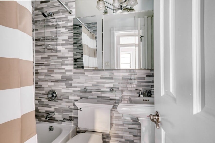 Building Photo - 229 1st Ave