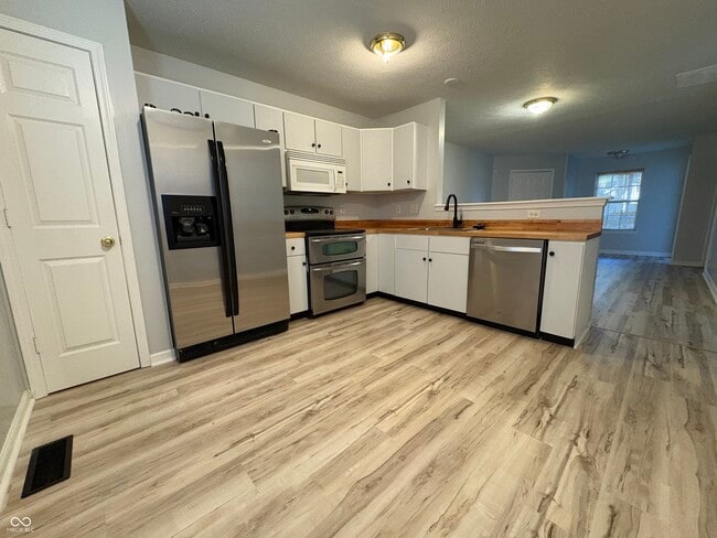 Building Photo - 4047 Byram Ave