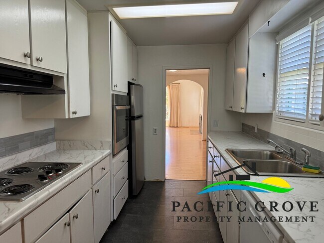 Building Photo - Delightful 3-Bedroom, 2 bath home in Pacif...